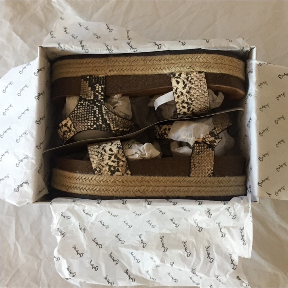 1 Left! Snake Beige Brown One Band Sandals! - Picture 6 of 6